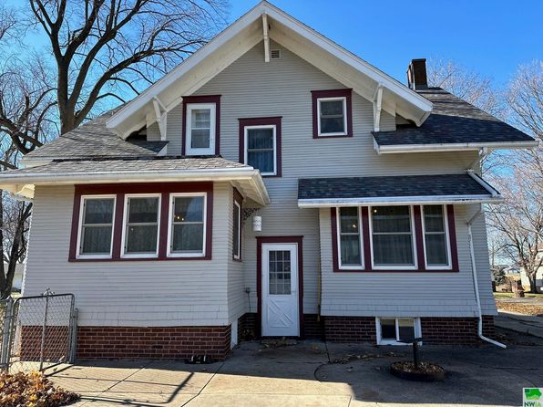 420 S Hamburg St, Holstein, IA 51025