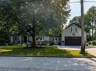 4251 Roseland Dr W, Windsor, ON N9G 2A1