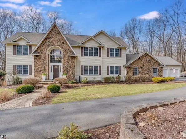 28 Yorkshire Dr, Washington Twp., NJ 07853