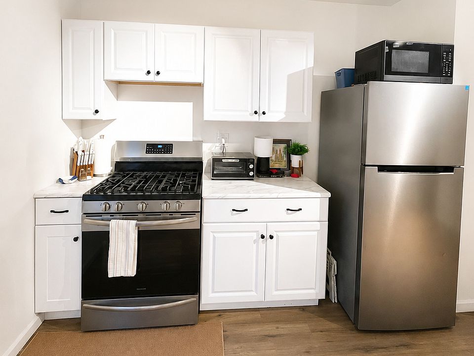 1st image of 15 Lincoln Pl #1