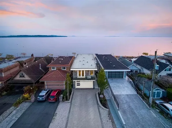 15440 Victoria Ave, White Rock, BC V4B 1H3