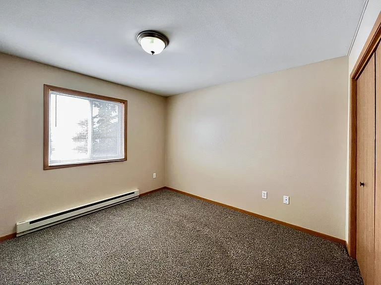1609 Aspen Dr NE — Photo 4