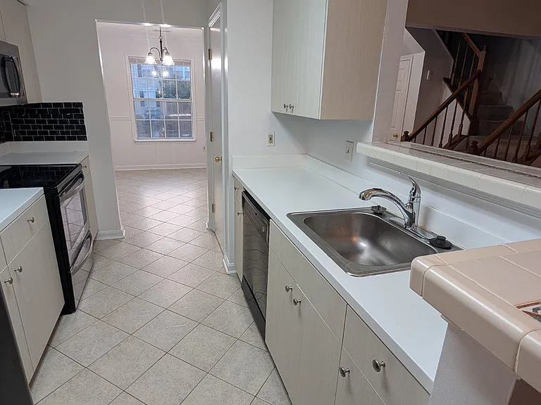 702 Wind Ridge Dr — Photo 5