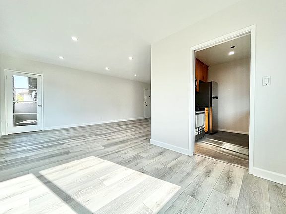 3rd image of 8336 Blackburn Ave #S7