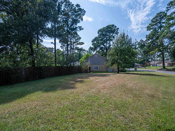 5th image of 200 Pin Oak Dr