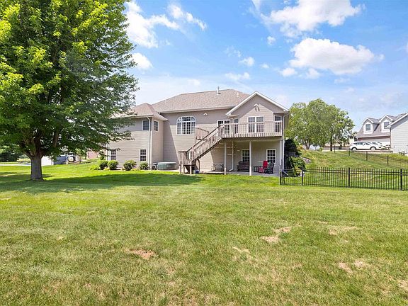 2nd image of 1622 Wellington Ct