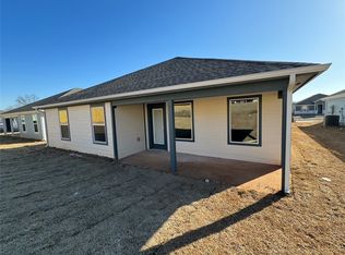 1320 Chavis St, Gentry, AR 72734