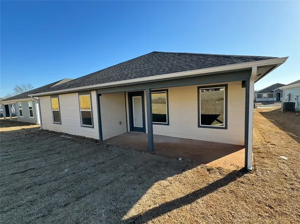 1320 Chavis St, Gentry, AR 72734