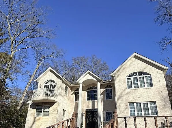 231 Cuba Hill Rd, Huntington, NY 11743