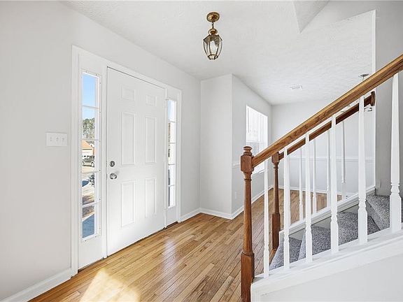 2nd image of 1237 Ling Way