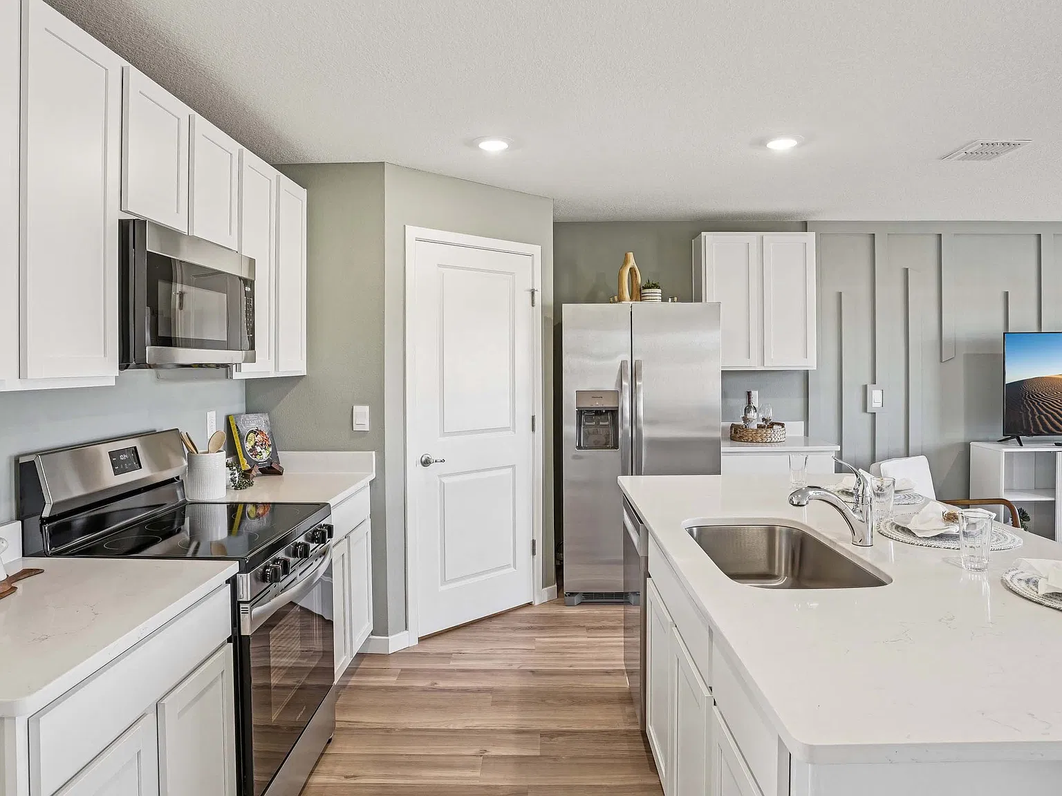 3 bed, 1400 sqft, $2,000 — Photo 3
