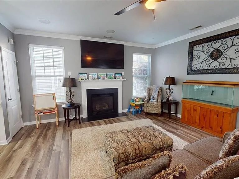 225 W Gilbert St — Photo 5