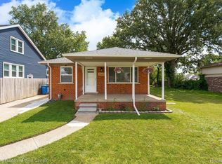 26630 Schoenherr Rd, Warren, MI 48089