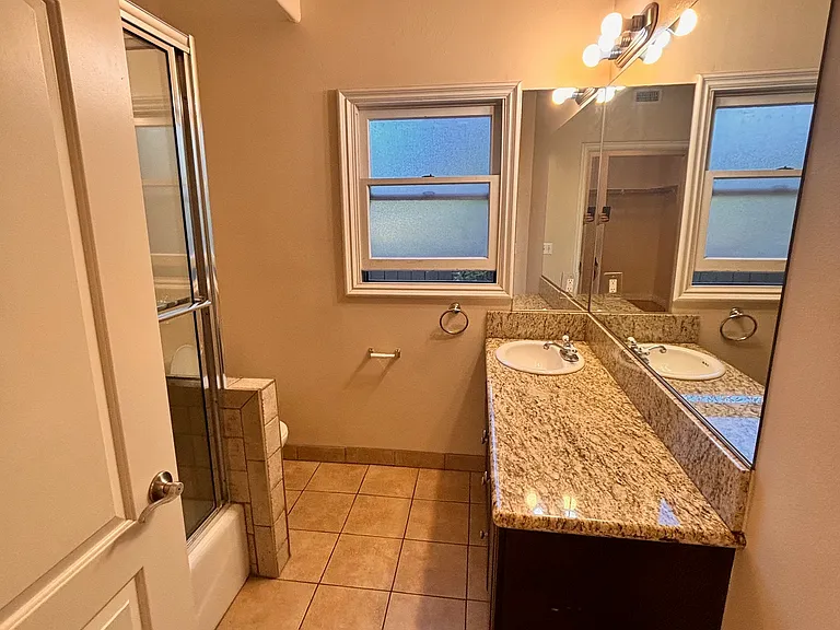 221 N Avenue 52 #9 — Photo 4
