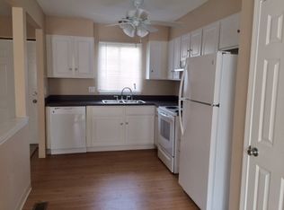 70 Cattail Ln, North Kingstown, RI 02852