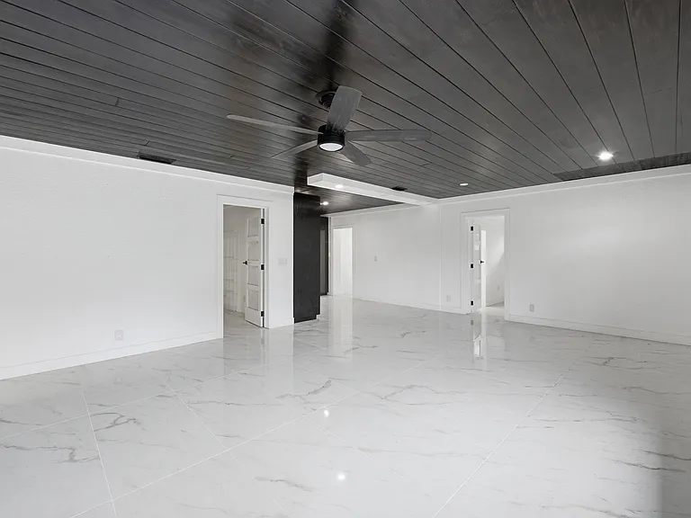 2529 Rainbow Dr — Photo 4