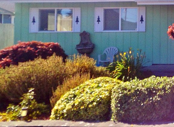 4th image of 2034 E 3rd Ave