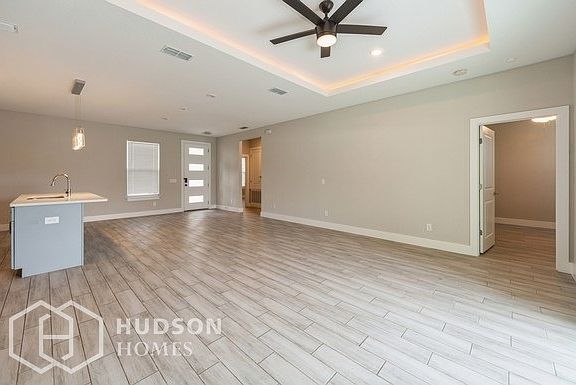 4th image of 290 Elm Ct