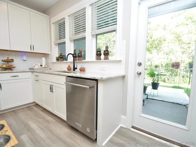 1004 Pyrenees Way — Photo 14