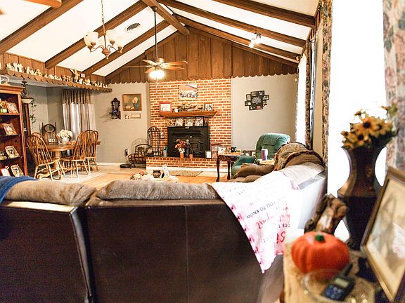 3rd image of 920 Deer Cove Rd