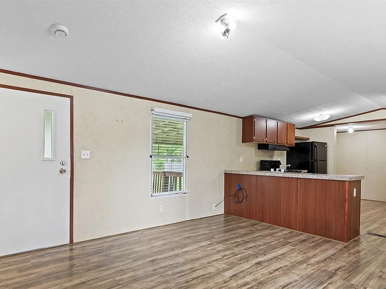 91 Maple Ln — Photo 2