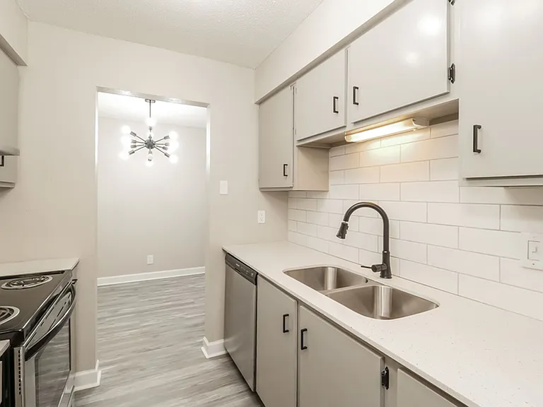 Hunters Glen Apartments — Photo 20