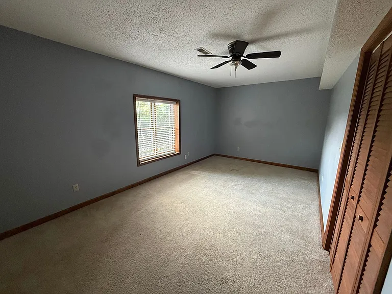 1201 Eastbrook Dr — Photo 28