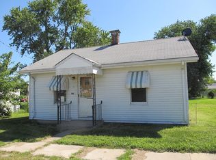 105 N Public Rd, Fieldon, IL 62031