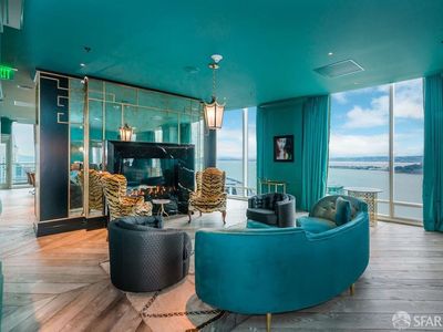 425 1st St Unit 5402 - Main Image