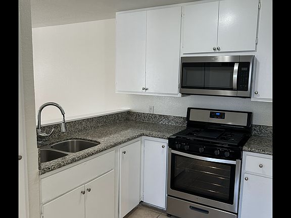 2nd image of 1319 Acacia Ave APT 3
