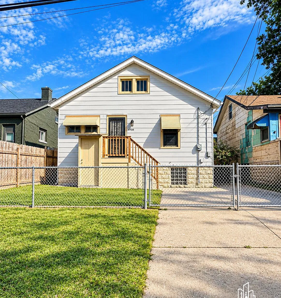 2 bed, 1.0 bath, 810 sqft, $895 — Photo 1