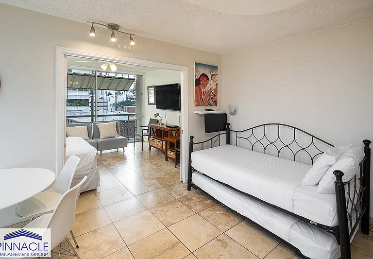 240 Liliuokalani Ave #401 — Photo 4