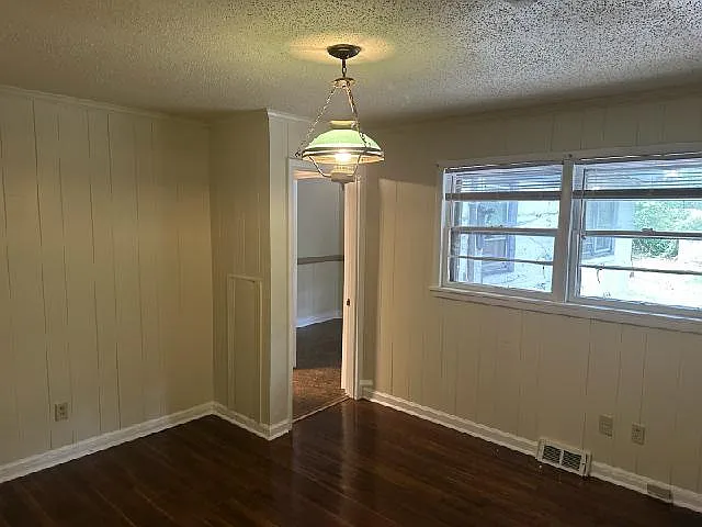 708 Westwood Dr — Photo 5