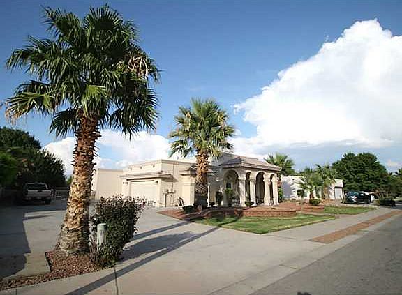 3rd image of 725 Villa Antigua Ct