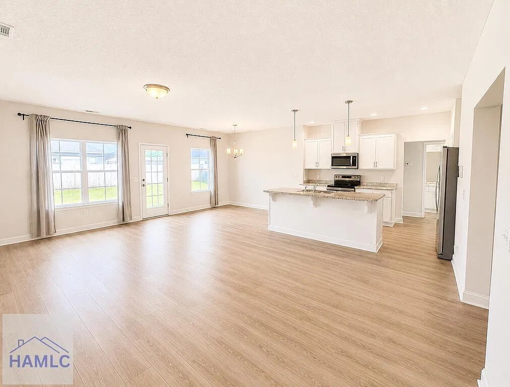 4 bed, 2.0 bath, 1793 sqft, $2,100 — Photo 4