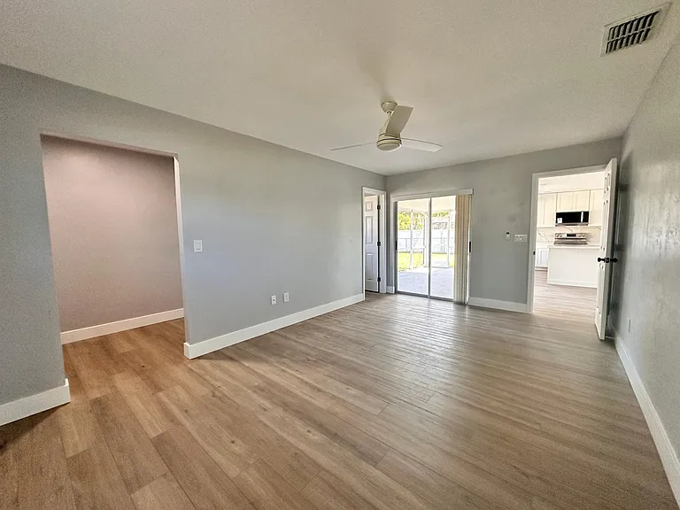 4005 SW 2nd Pl — Photo 11