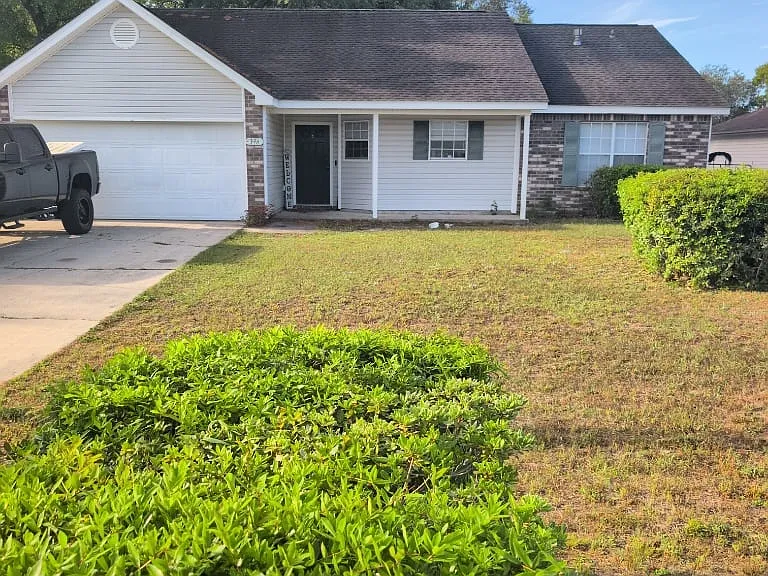 396 Brown Pl — Photo 1