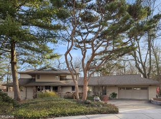 631 Carolyn Dr, Glen Ellyn, IL 60137