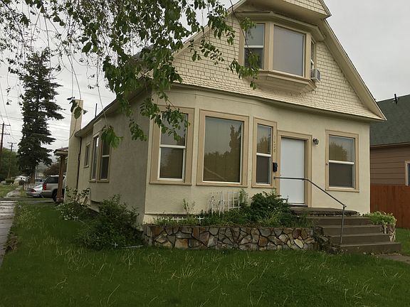 Front view of house 
