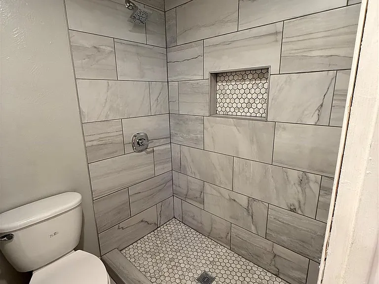 2834 Naples Dr — Photo 14