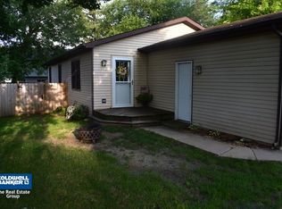 528 Longbeach Rd, Lakemoor, IL 60051