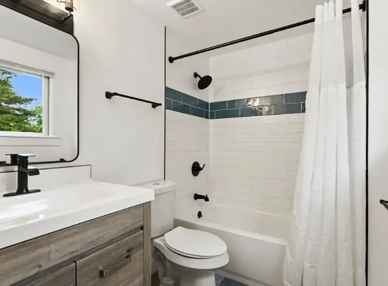 Newly remodled full upstairs bathroom.