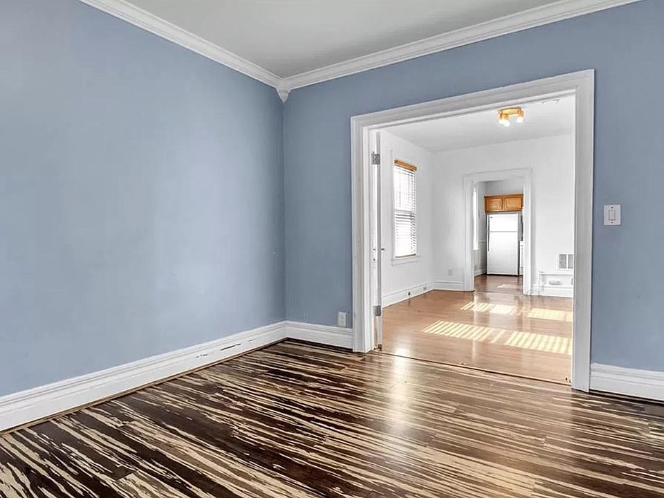 2nd image of 835 Woodlawn Ave Unit 2