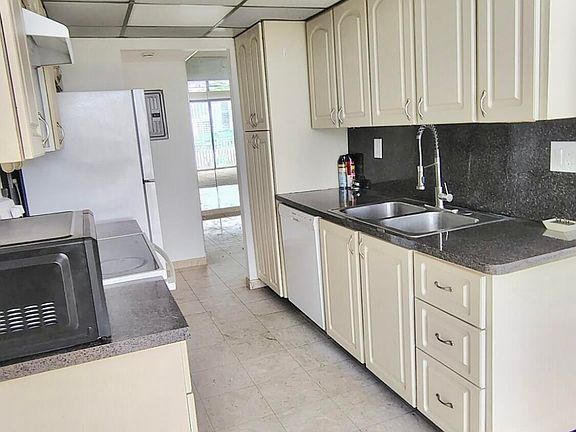 5th image of 210 174th St APT 808