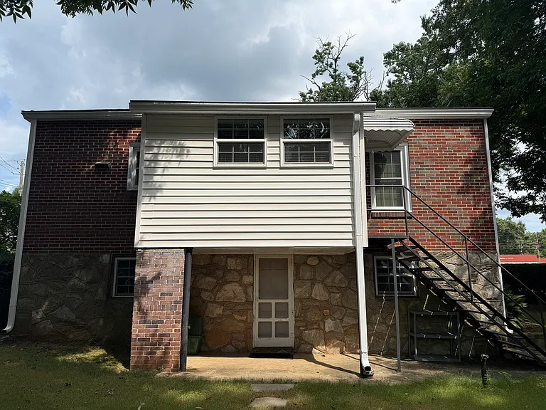 598 Main St — Photo 2