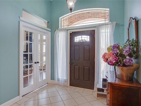 3rd image of 1008 Colonial Dr