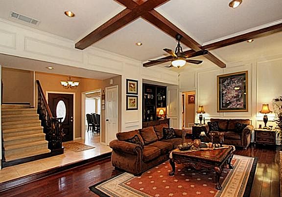 3rd image of 115 High Oak Dr