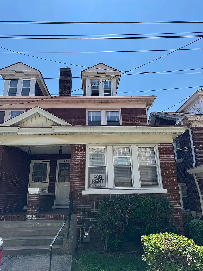 105 W Sycamore St photo 1
