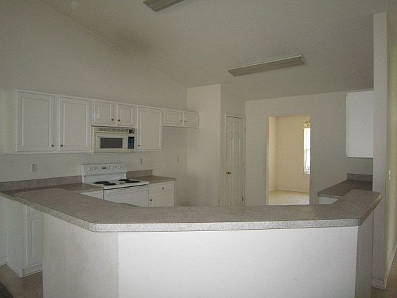 3rd image of 13 Brunett Ln