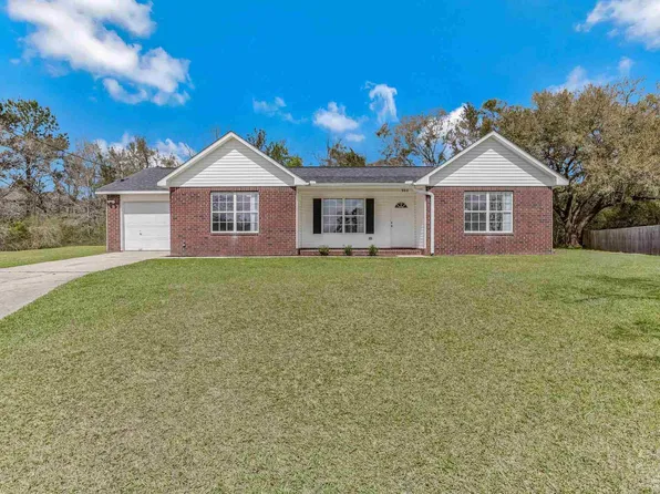 902 Heathrow Dr, Cantonment, FL 32533